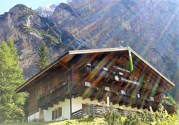 Rifugio Tre Scarperi/Drei Schuster Hütte